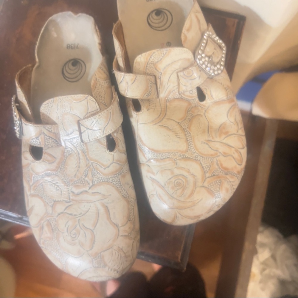 Eurowellness clogs size 7 womens